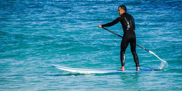 Paddleboarding: En bæredygtig og sjov måde at udforske kysten på